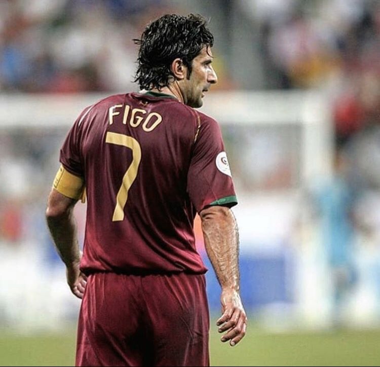  922 games  165 goals 21 trophies

Happy birthday to the legend, Luis Figo. 