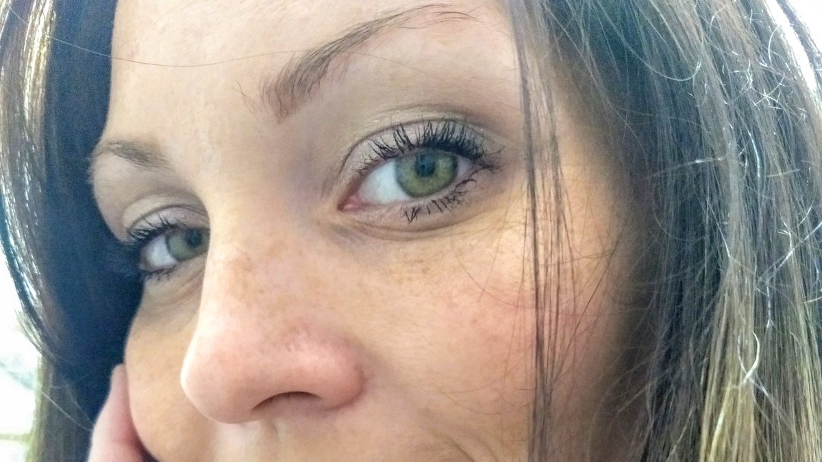 Maleficientt's tweet photo. #LunesDeOjos (? Al mal tiempo... https://t.co/xGm2ut8nK1
