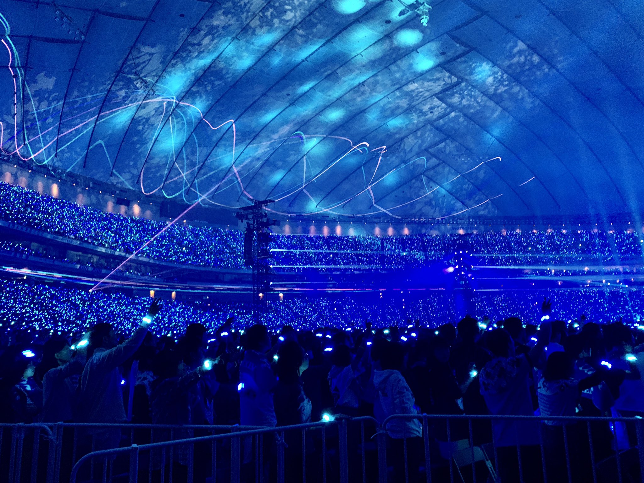 鹿野 淳 Bump Of Chicken ツアー千秋楽 東京ドーム フジが 俺のバンド カッコいいだろっ と叫んだのもそう 序盤からハプニングとアドリブと想定外の歓喜が続いたライヴでツアーを終幕 ヒマワリの如く切ない笑みの時だった 15日発売musicaで