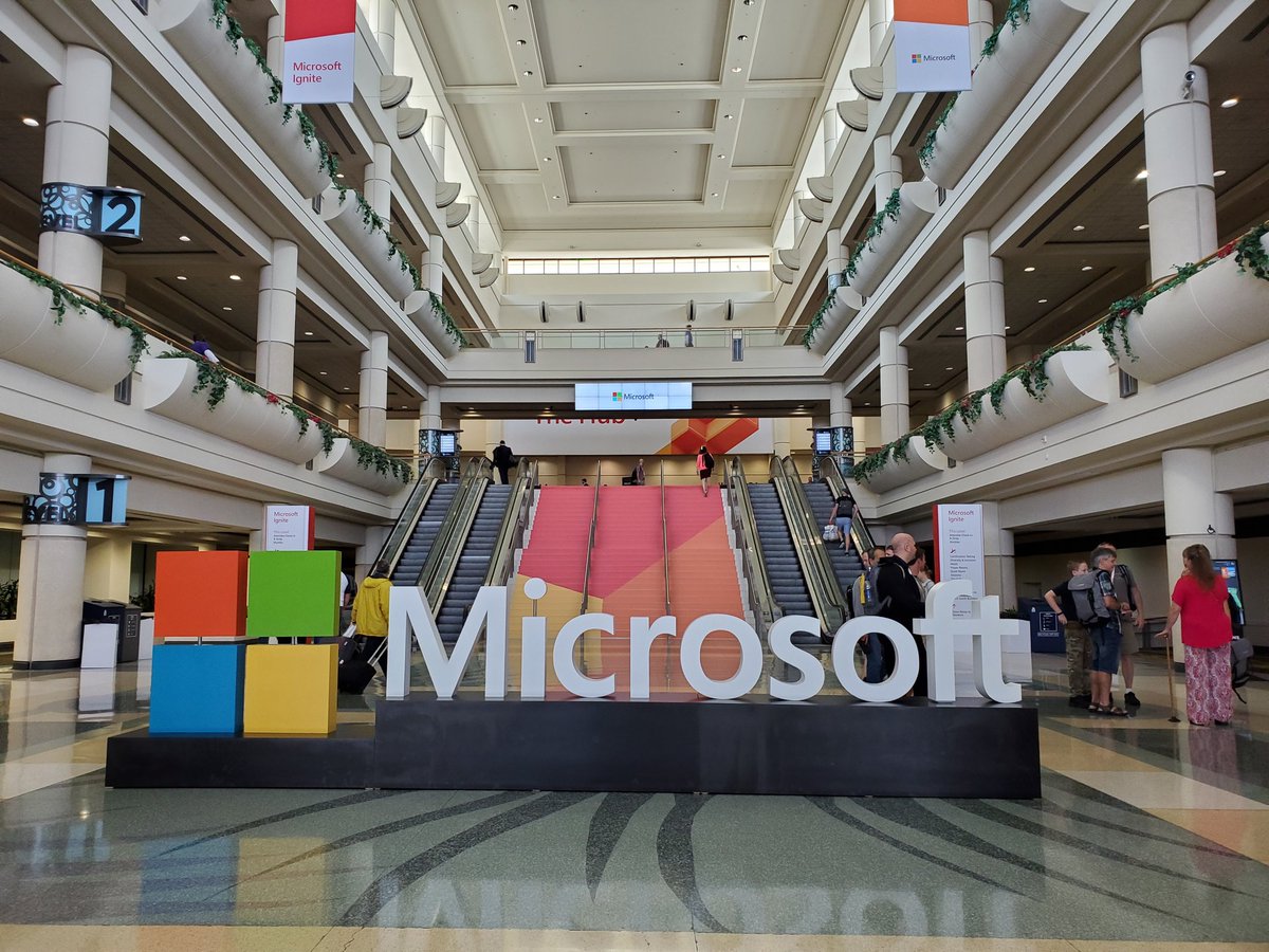 FollowEstelle's tweet image. After the Pre-day yesterday, let's begin the #MSignite #HugeEvent #CrazyWeek #MVPBuzz