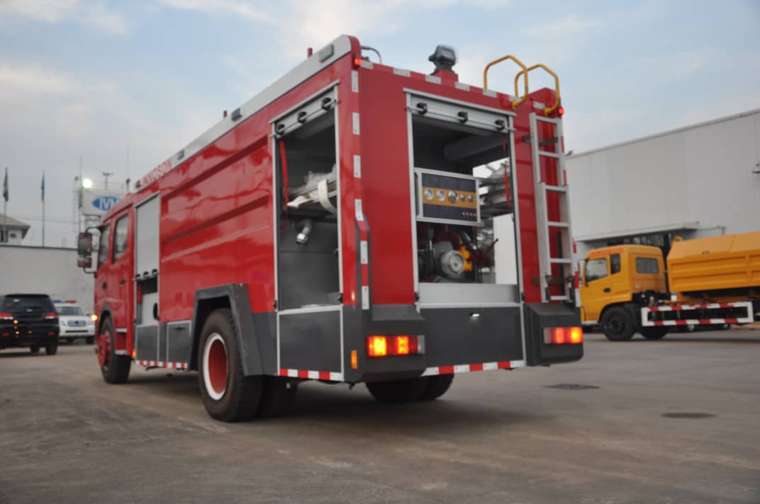 innosonvehicles's tweet photo. #IVM Air Conditioned Fire Truck.
Local man needs to cool his head while putting out the fire.
#InnosonVehicles https://t.co/Wip0tlAg6N https://t.co/iAqU1dcn0u