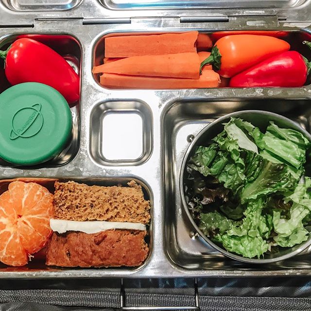Smit_Meg's tweet image. Top 3 reasons I LOVE #planetbox lunch boxes:
1. Stainless steel so they’ll last forever. 
2. #bento style sections to keep littles happy bc food is separate and #nutrtionistmama happy bc I can provide a wide variety of nutrients!
3. #plasticfree reusable #planetfriendly silicone
