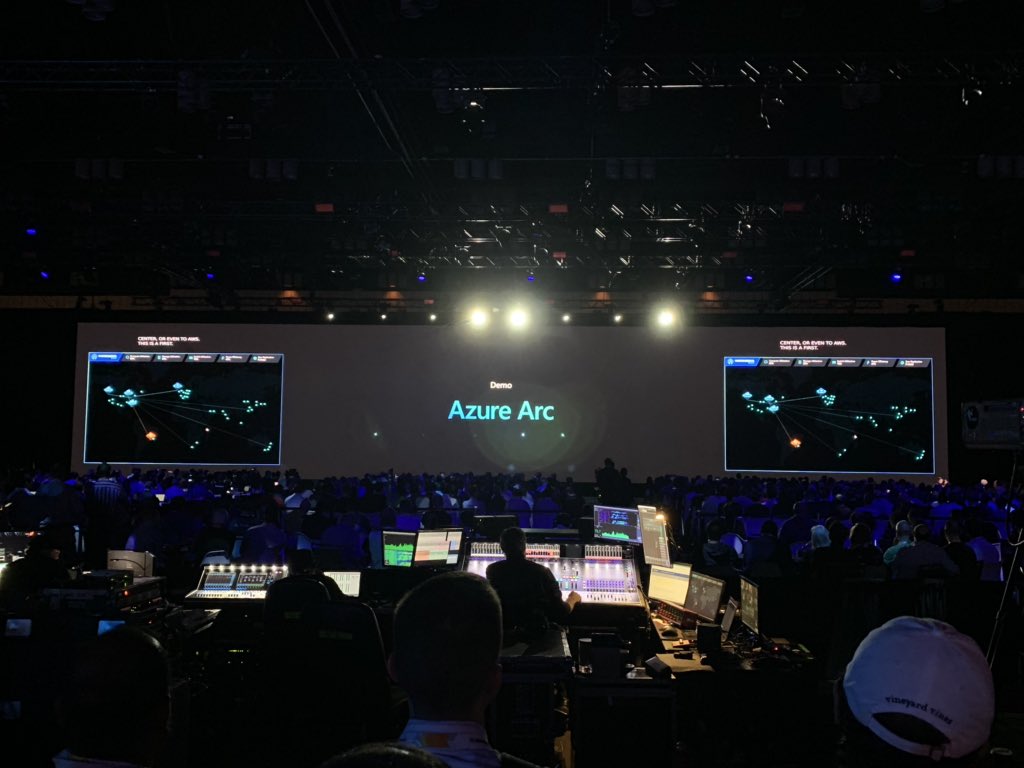 Azure arc. Nieuwe dienst van #Microsoft om een eigen datacenter te koppelen met #azure