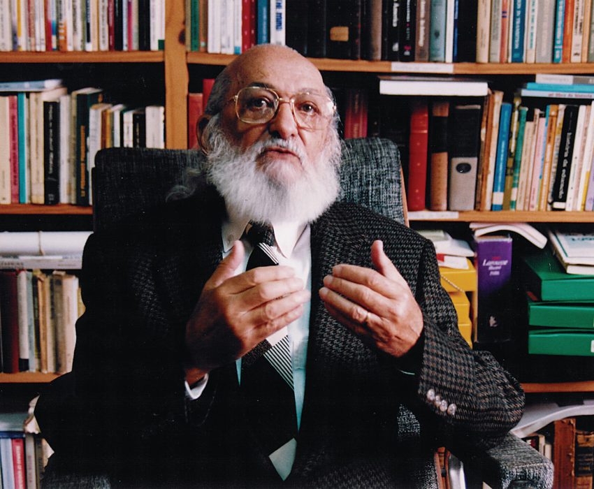 “Eğitim dünyayı değiştirmez. Eğitim insanları değiştirir. İnsanlar dünyayı değiştirir."

Paulo Freire