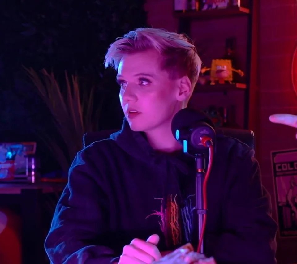 Why the fuck is pyrocynical wearing makeup and why am I fucking crushing.