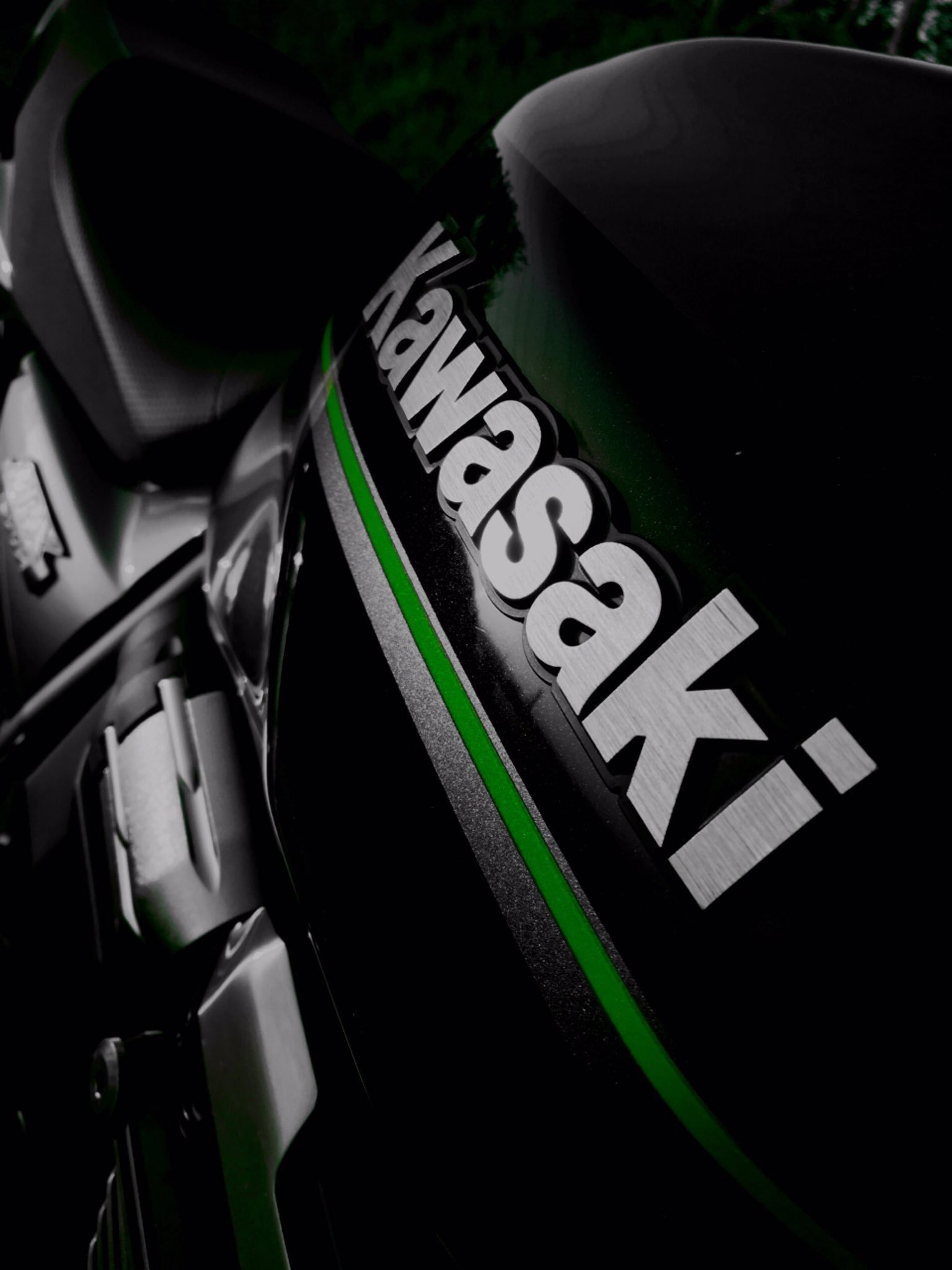 るー 聞いて欲しい もう意味わからんくらいかっこよくない ヘッドライトのカスタム もダエグのカラーもダエグ自体ももうこれ以上カッコイイバイク見た事ないってゆーくらい好き 新しいバイク色々探して回ってるけど もうこれ以上 カッコイイバイク