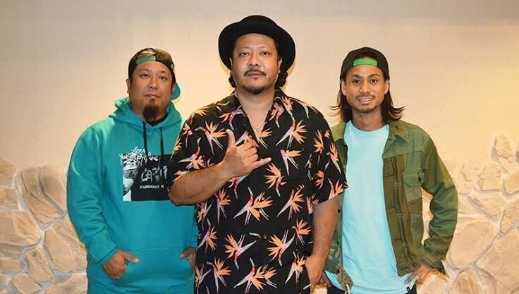 Goend Goends 9 12スリーマン 太ったvo Baキヨサクも大好き Mongol800 かりゆしを発見して音楽を聴き始めた僕からして沖縄繋がりで探すのが手っ取り早くそこで見つけたのがモンパチ 一番好きな曲は Face To Face Love Song ターコイズ 自分の曲 Goend Goends 9 12スリーマン 太ったvo Baキヨサクも大好き Mongol800 かりゆしを発見して音楽を聴き始めた僕からして沖縄繋がりで探すのが手っ取り早くそこで見つけたのがモンパチ 一番好きな曲は Face To Face Love Song ターコイズ 自分の曲