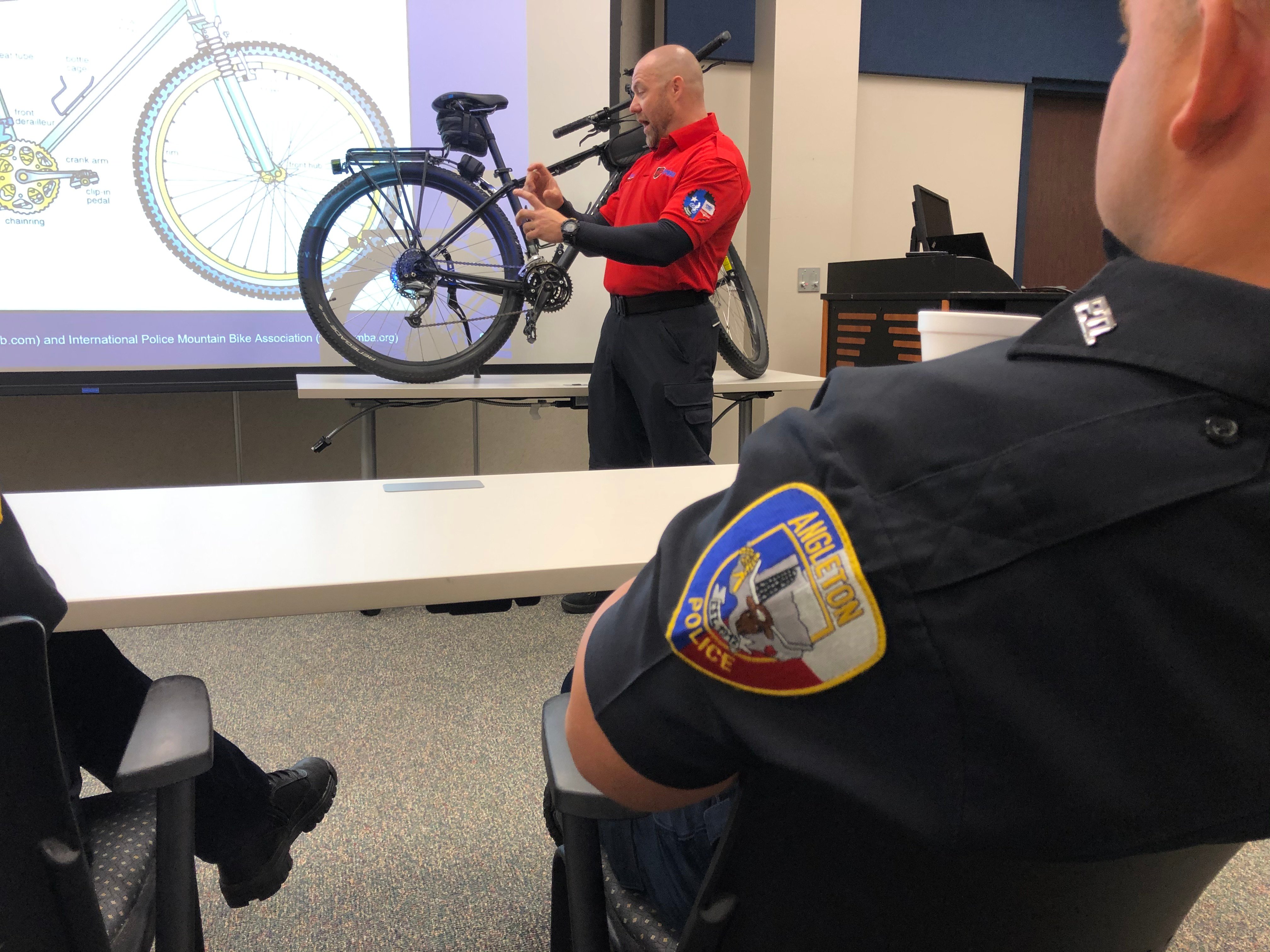 Angleton Police Dept (AngletonPD) / Twitter