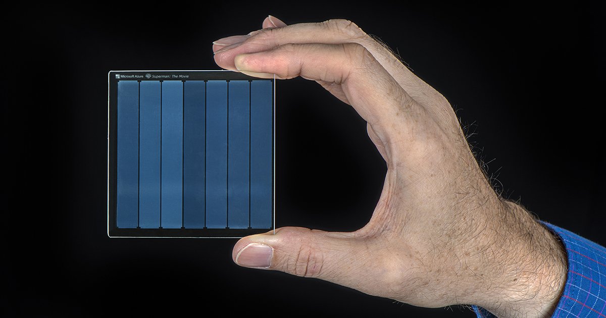 A hand holds a square silica glass with the embedded 1978 movie 'Superman'