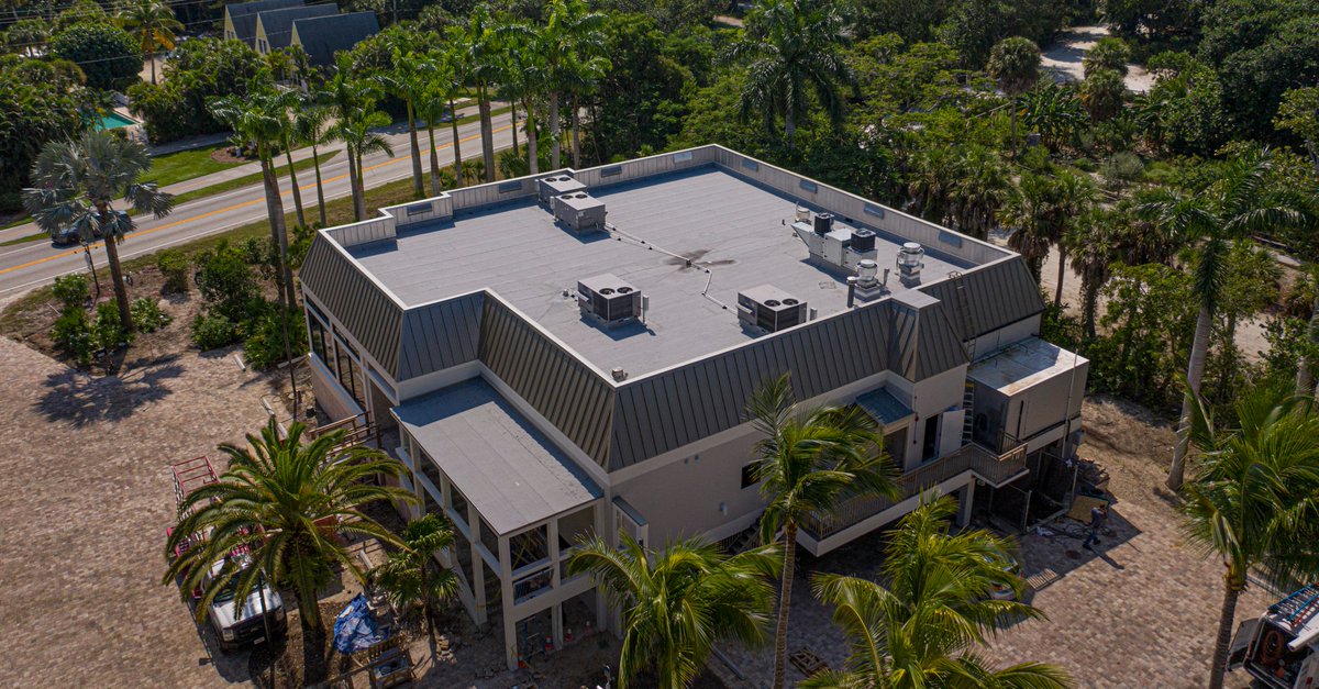 TargetRoofingFL's tweet photo. A new roof gives the IL Cielo Restaurant a polished look to match its fine dining experience! This recent project in Sanibel included a modified, low slope construction and a roof replacement. #TargetRoofing https://t.co/3t4ezmlb5U
