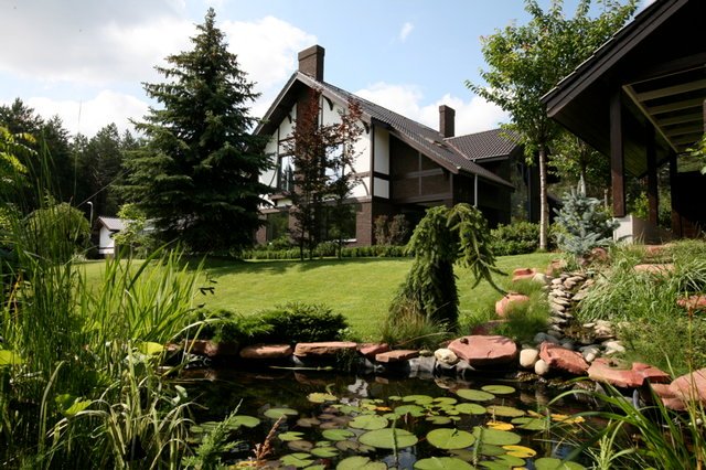 Lompier's tweet image. Here is a house built. And the interior too.