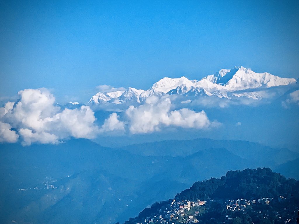 Today, the scene of the journey of #Darjeeling for the second day— 04/11/19
#PeacePagoda_BuddhaTemple #TigerHills 
#WarMemorial #TeaGarden #ViewPointLovers #KanchenjungaViewPoint