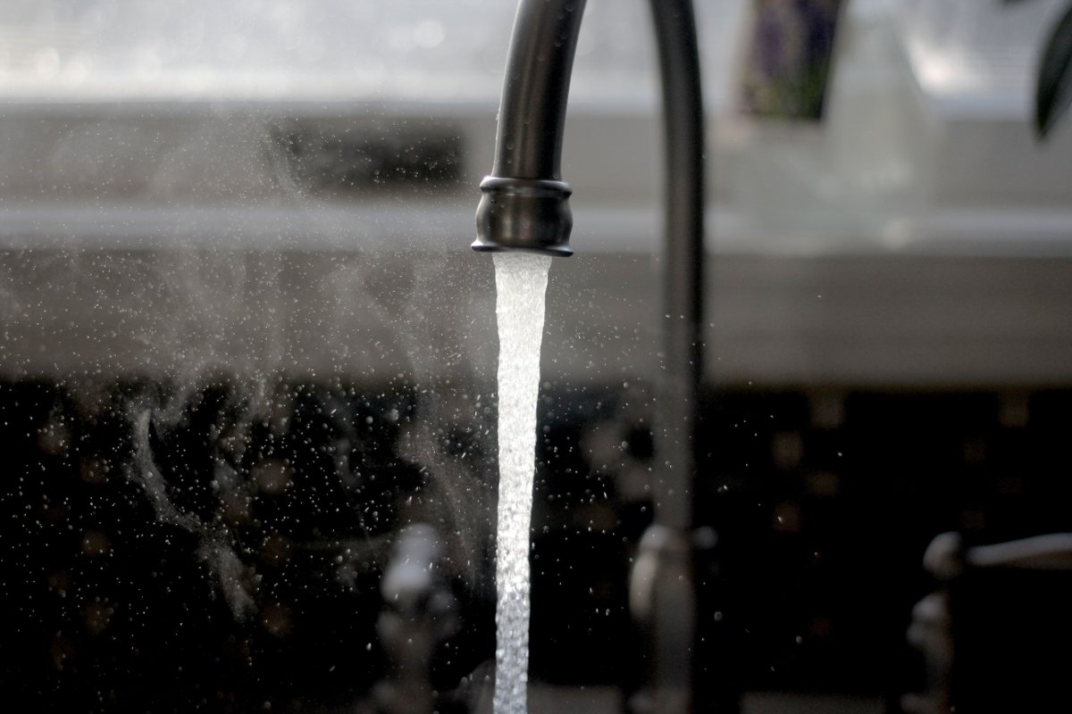 OceanCleanWash's tweet photo. For today's #MicrofiberMonday👕👗... Microfibers from synthetic clothes &amp; textiles have been found in tap water as well as bottled water🚰 #StoptheMicrofiber

More quick facts about microfiber #pollution 👉 https://t.co/H7qv9dQahH https://t.co/4IsN4lLMSz