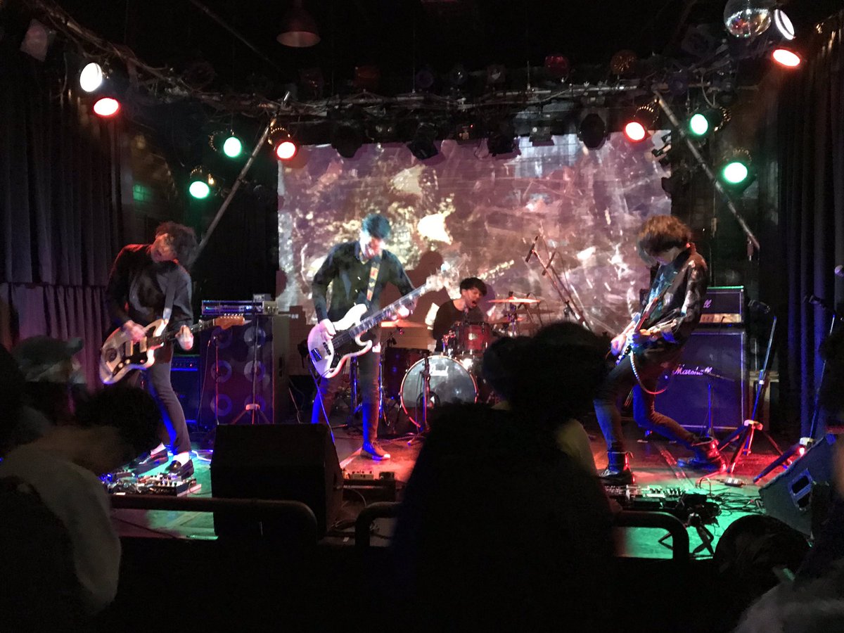 主催のNull Scheme、Mömokuはもちろん、MYY.、Heliostrope、初見だけどカッコ良かったーー！
スタートから行って飲み放題にして正解！！笑
爆音シューゲー酒！！！