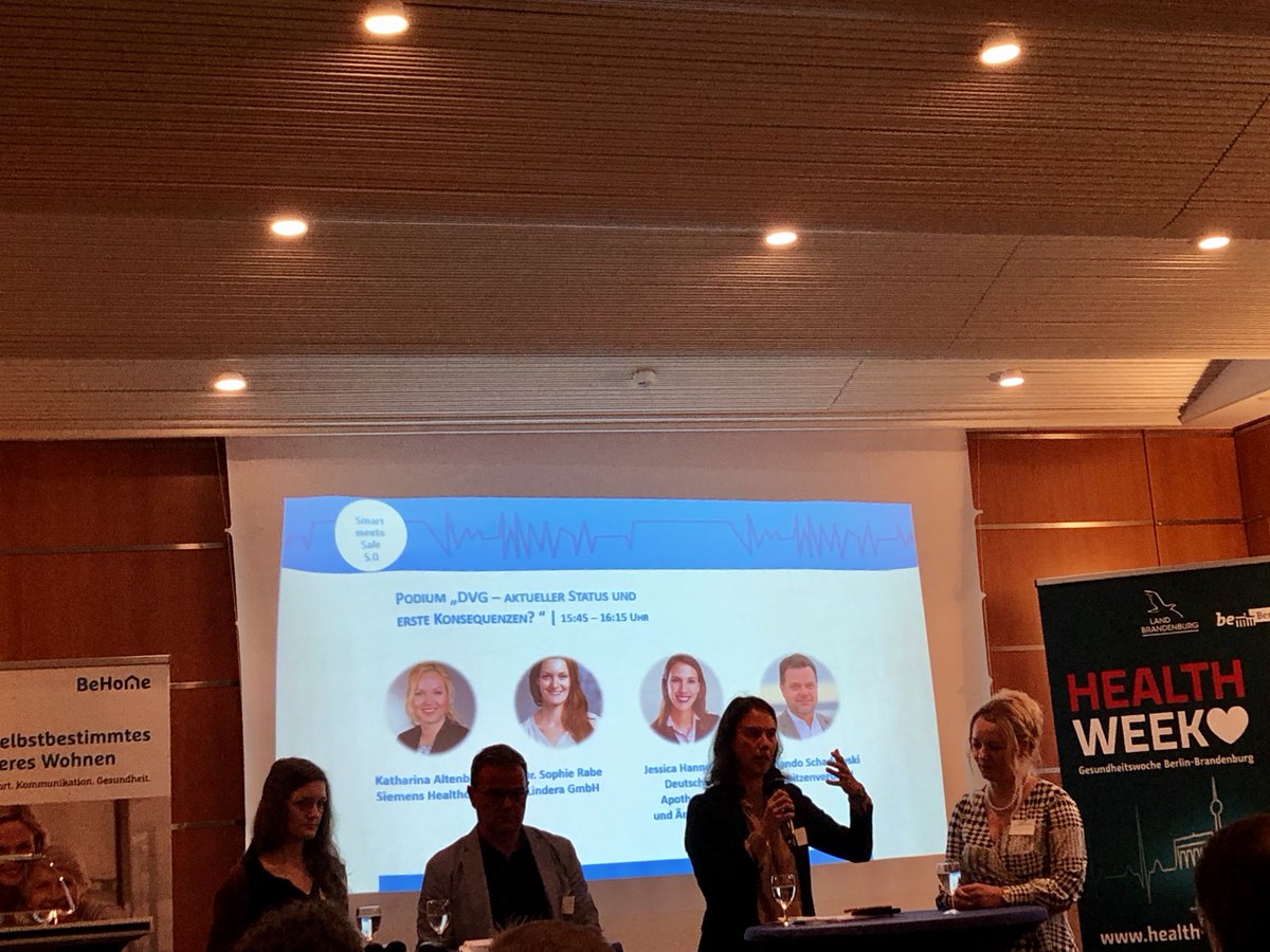 BerlinPartner's tweet photo. #HealthCapitalBB Clustermanager Dr. Bindseil begrüßt zum Smart meets Safe Nachmittag der Better@Home: mit Beiträgen u.a. von @GKV_SV @SiemensHealth @apoBank @LInderade #diGa #HealthWeekBB https://t.co/FwJyfQPWmJ