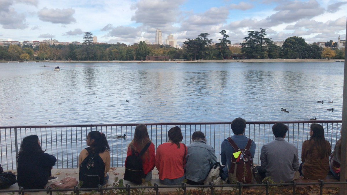 passportstravel's tweet image. One of our #studentgroups relaxing at Lago Casa de Campo in #Madrid #Spain #classtrip #studenttravel