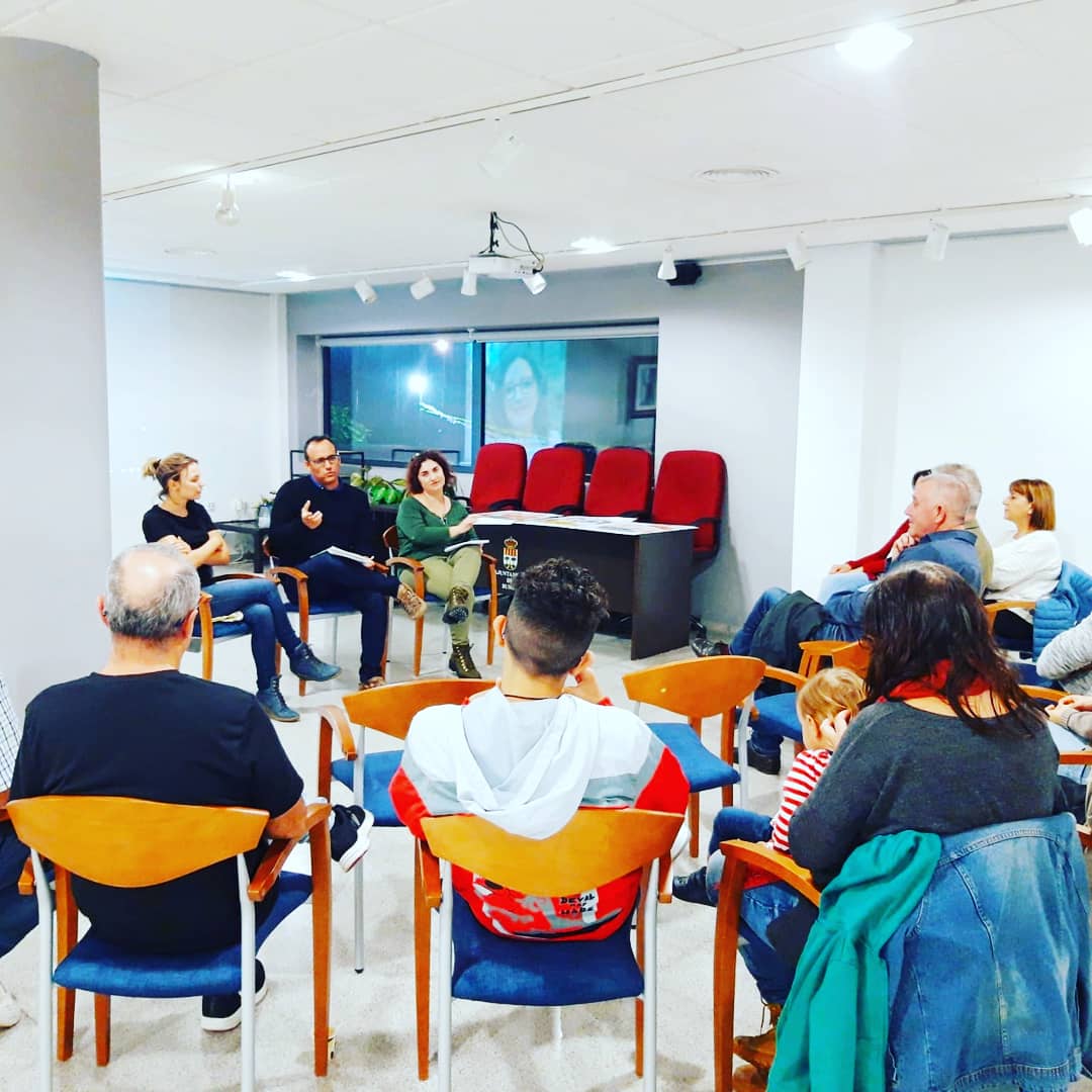 CompromisBusot's tweet image. Gràcies per vindre ahir a l&apos;Assemblea Oberta de #CompromísPerBusot😉

Per què #MésCompromís?
Perquè és, som la #PolíticaÚtil que es posa al servei de la gent,de les persones, perquè hem sigut capaços de caminar, d&apos;acordar,d&apos;anar endavant💪 #10N🗳️