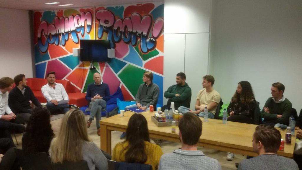 Decaan <a href="/FreekRebel/">Freek Rebel</a> in gesprek met #HvAstudenten. Over wat goed gaat en beter kan in onderwijs Business en Economie.