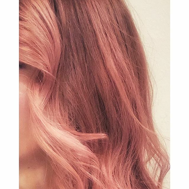 What hair colour will suit you best? 
I have gone for a rose gold pink and I absolutely love it! 
Hair @salon_schneidig 
#pink #pinkhair #colouranalysis #colouranalyst #personalstylist #stylecoach #wardrobestylist #fashionstylist #fashiondirector #confid… ift.tt/2CdLmim