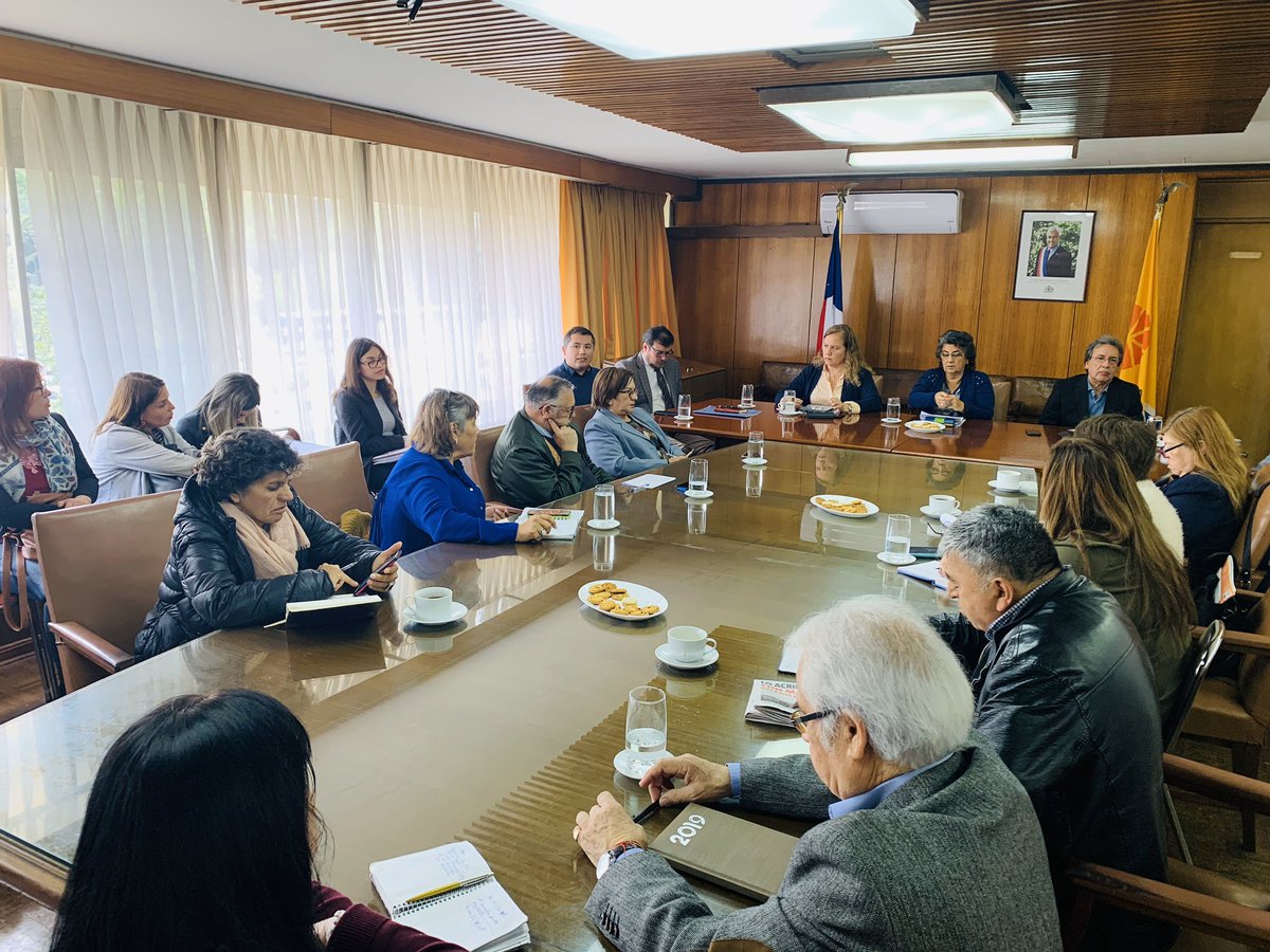 didecomunivina's tweet photo. HOY‼️Alcaldesa Virginia Reginato se reunió con UNCOS y Agrupaciones Vecinales, para canalizar sus inquietudes y dar pronta respuesta a las problemáticas que en estos momentos presenta cada sector‼️El trabajo en conjunto es fundamental para mantener en orden nuestra ciudad‼️ https://t.co/7eiO6OQq4r
