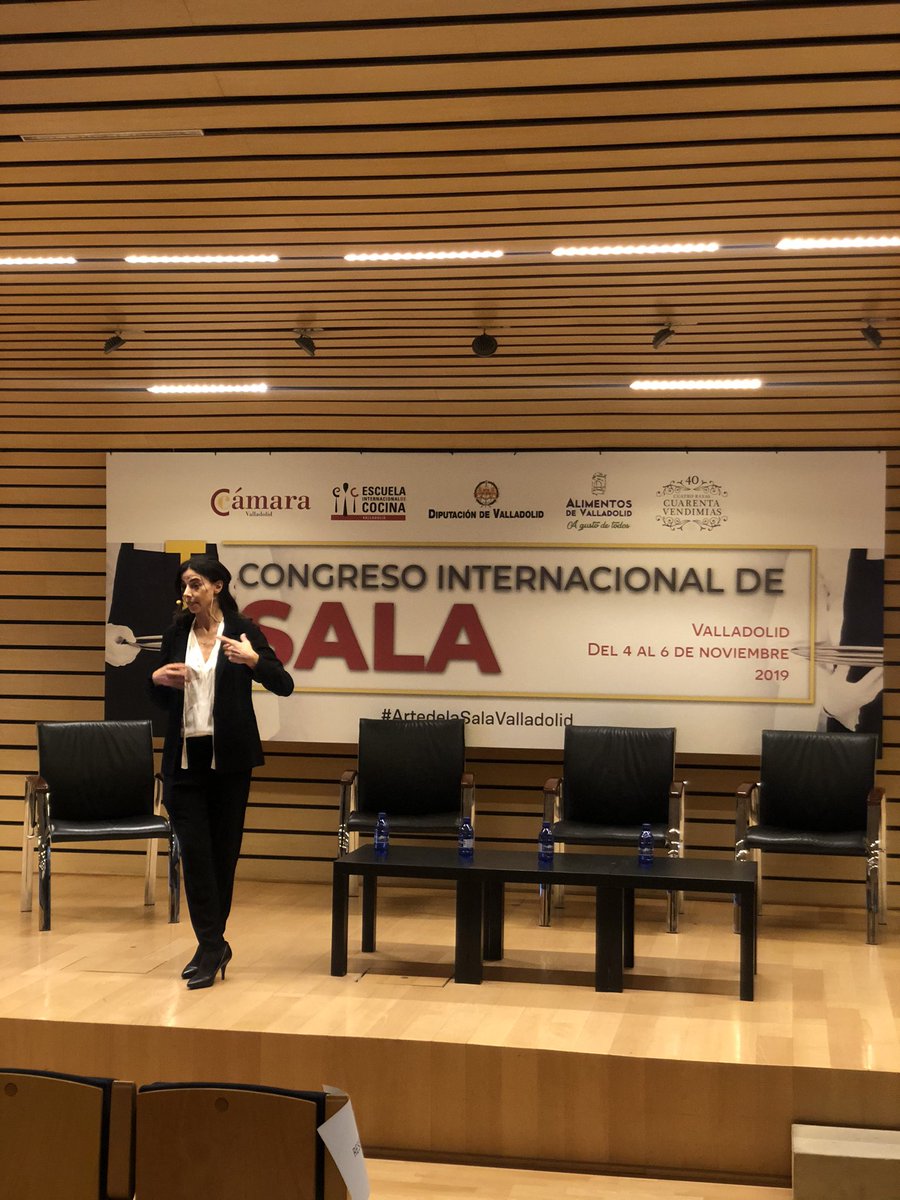 Comenzamos la sesión de tarde hablando de vinos del mundo con <a href="/mjhuertasvega/">maria jose huertas</a> jefa de sumilleres de <a href="/PacoRonceroRest/">Paco Roncero Restaurante</a> 

#ArtedelaSalaValladolid