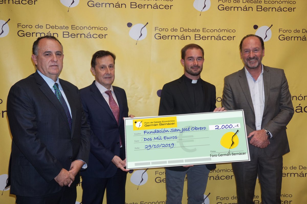 El Foro se ha reunido en #Orihuela para mostrar su solidaridad con la Vega Baja, que ha sufrido innumerables daños en las inundaciones. hemos realizado una donación al Colegio San José Obrero para contribuir a la recuperación de sus instalaciones.