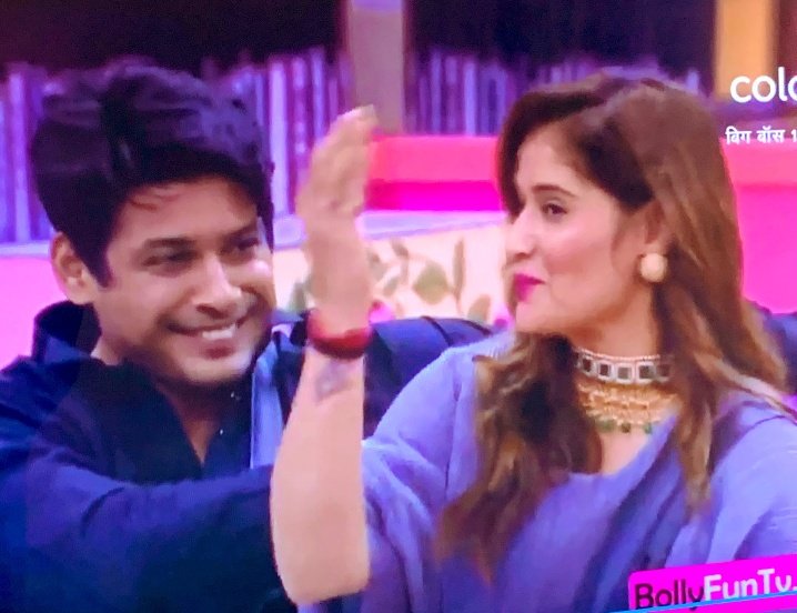 biki_goodboy's tweet image. Your favourite Jodi as a friend?

Retweet for #RashmiDesai #Devoleena

Like for #SidhharthShukla #ArtiSingh
 
#BringRashmiDevoBack 

#BiggBoss13 #BB13