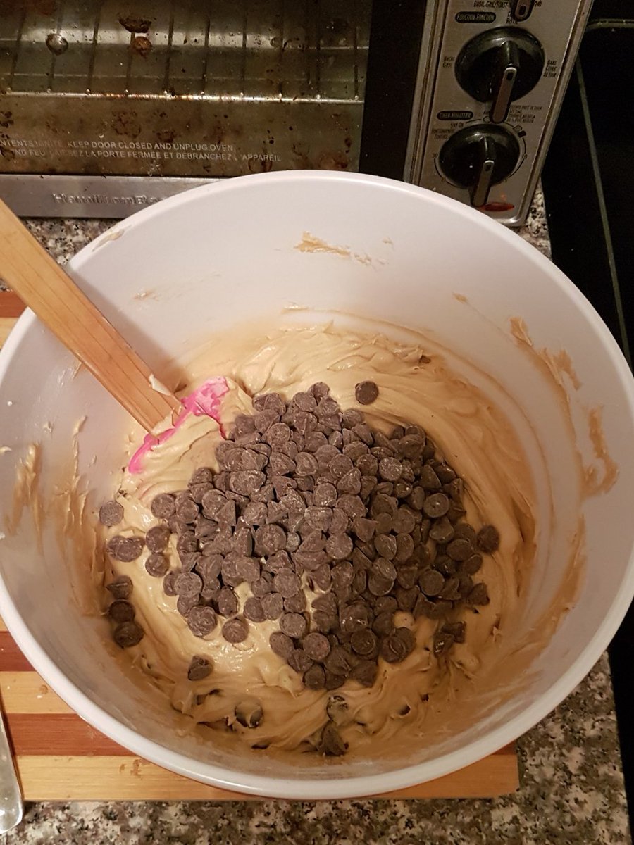 phjoshua's tweet image. Yesterday I got into the kitchen &amp;amp; baked up a batch of the cookies I wrote about on the blog a little while ago. It's my favourite choco chip cookie recipe &amp;amp; the one I have known since I was a kid.

Also, Ollie likes them, so that's a win!

thisdaddylife.com/2019/10/23/dad… #thisdaddylife