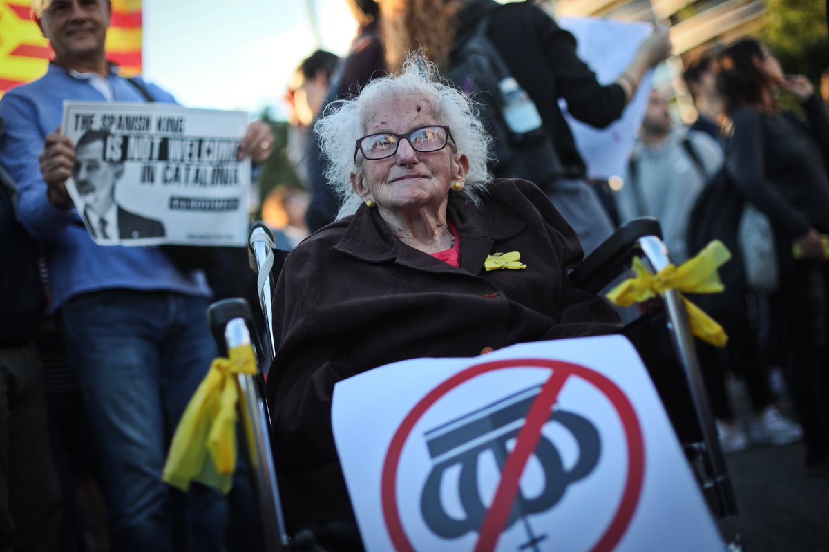Anna Rosselló, 96 anys i al peu del canó.