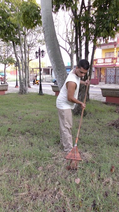 Con la convicción de HACER junto al pueblo trabajador #CiegodeAvila embellece sus parques <a href="/DebbieL19885379/">Dra. Debbie López Sánchez</a> <a href="/AsambleaCuba/">Asamblea Nacional Cuba</a> <a href="/PresidenciaCuba/">Presidencia Cuba 🇨🇺</a> <a href="/alboradacubana/">Reina Torres Pérez</a>