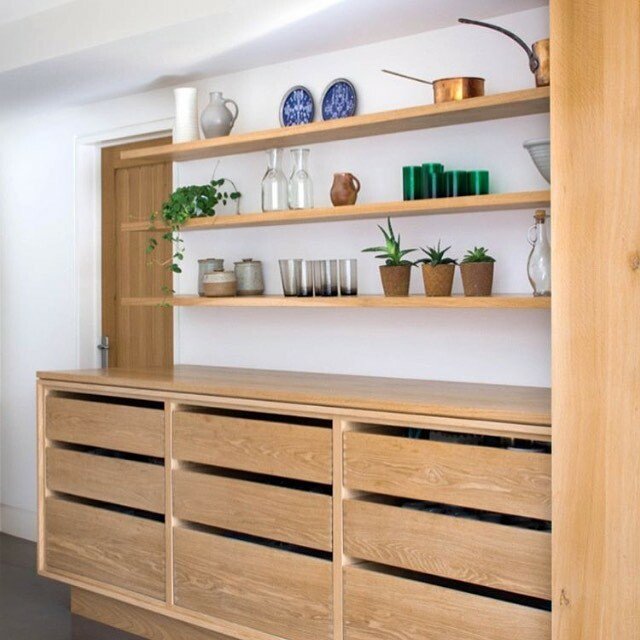 Oak kitchen and white walls. Timeless. @nakedkitchens .
.
.

#mondaystheme #kitchen #kitchendreams #kitcheninspo #kitchenstyling #kitchendesign #kitcheninspiration #kitchendecor #kitcheninteriordesign .
.
.

#interiordesign #interiors #interiorstyle #int… ift.tt/2Cc0Enz