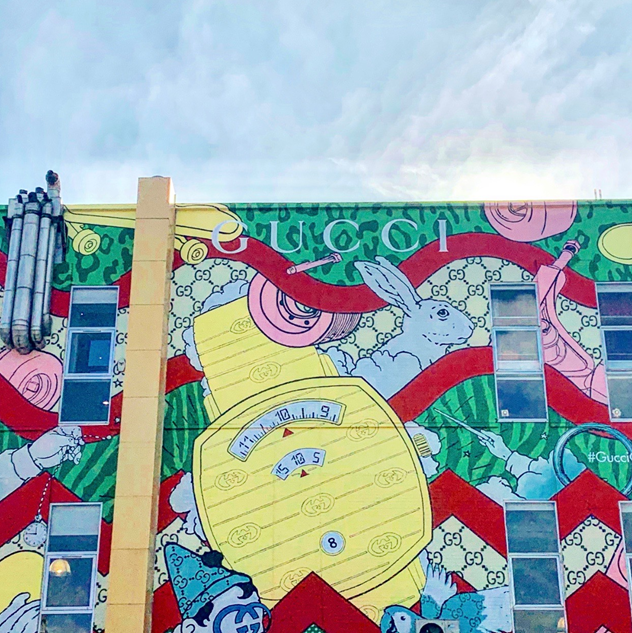 adversent's tweet photo. In the age of Instagram, murals are a social media-worthy picture 🎨
It is a beautiful way to connect the real world with social media. 
Retailers have embraced this as a marketing opportunity to drive more mentions, likes and views! #GucciArtWall #GucciGrip #DigitalMarketing https://t.co/Pq8MXclyVQ