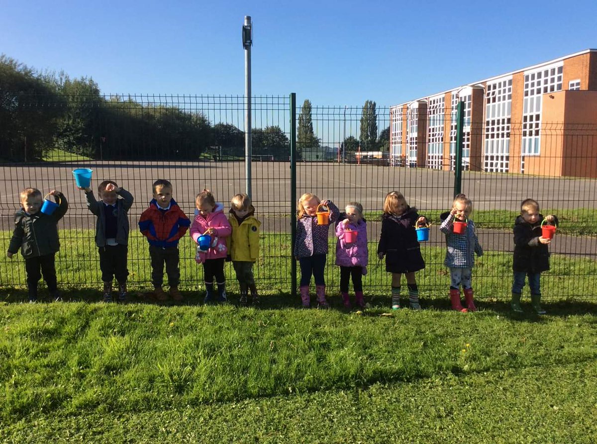 KidsgrovePrimar's tweet photo. We love the great outdoors at Kidsgrove Primary, whatever our age! #Science #learningisfun #outdoors #bringtheoutdoorsin #curriculumprogression https://t.co/u1glsLTnzf