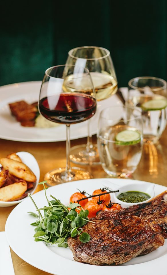 GrandCafeEdi's tweet photo. S T E A K D A T E 🍴 Enjoy 2 Scottish sirloins with a bottle of wine for £49 every Monday. To book or find out more call us on 0131 622 2999.

#grandcafeedinburgh #scotsmanhotel #edinburghcastle #edinburghlife #edinburghcity https://t.co/Oy9XLaJXRx