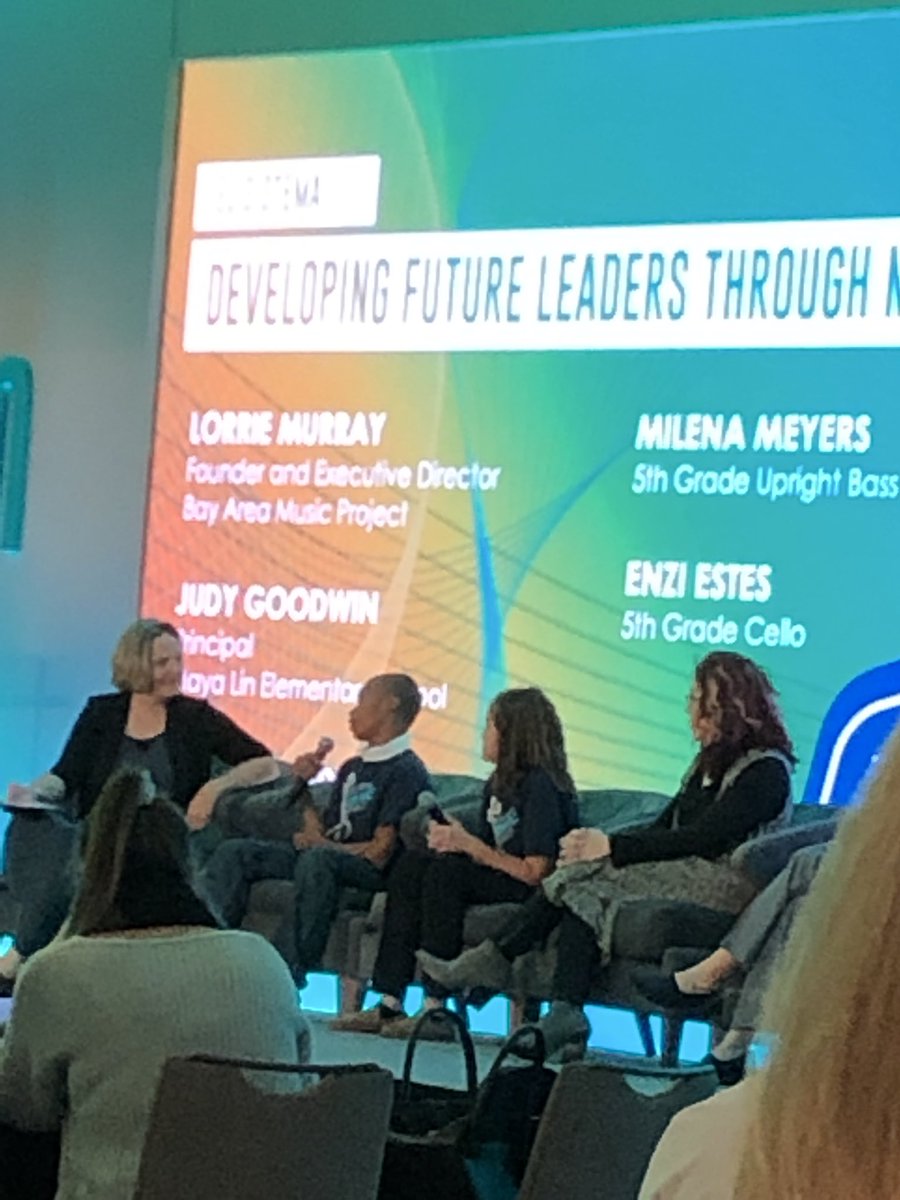 edurach's tweet photo. Psyched to be at #EdSurgeFusion and meet so many innovative educators and these future leaders! https://t.co/Xh0PWrA7V2