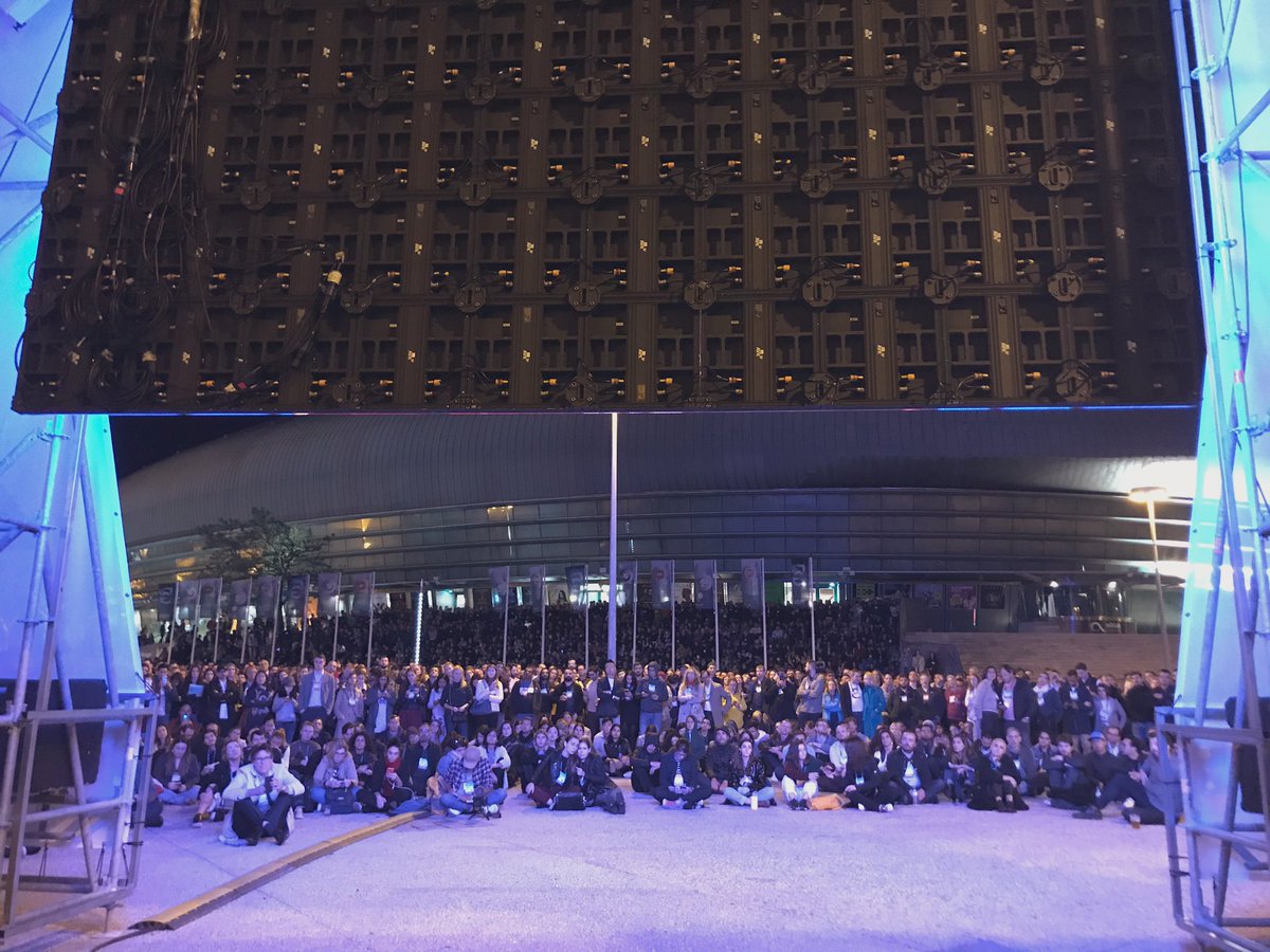 Safaaboubia's tweet image. What an opening night at the #WebSummit19 ! Looking forward for the next 3 days 🙌🏽💪🏽
#miniapis
#moroccotech
#frenchtech