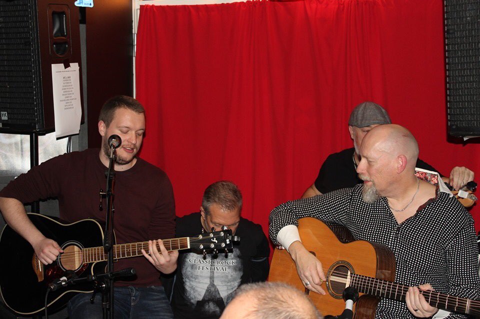 Thanks Zeppelin Bar! Had a great time playing!