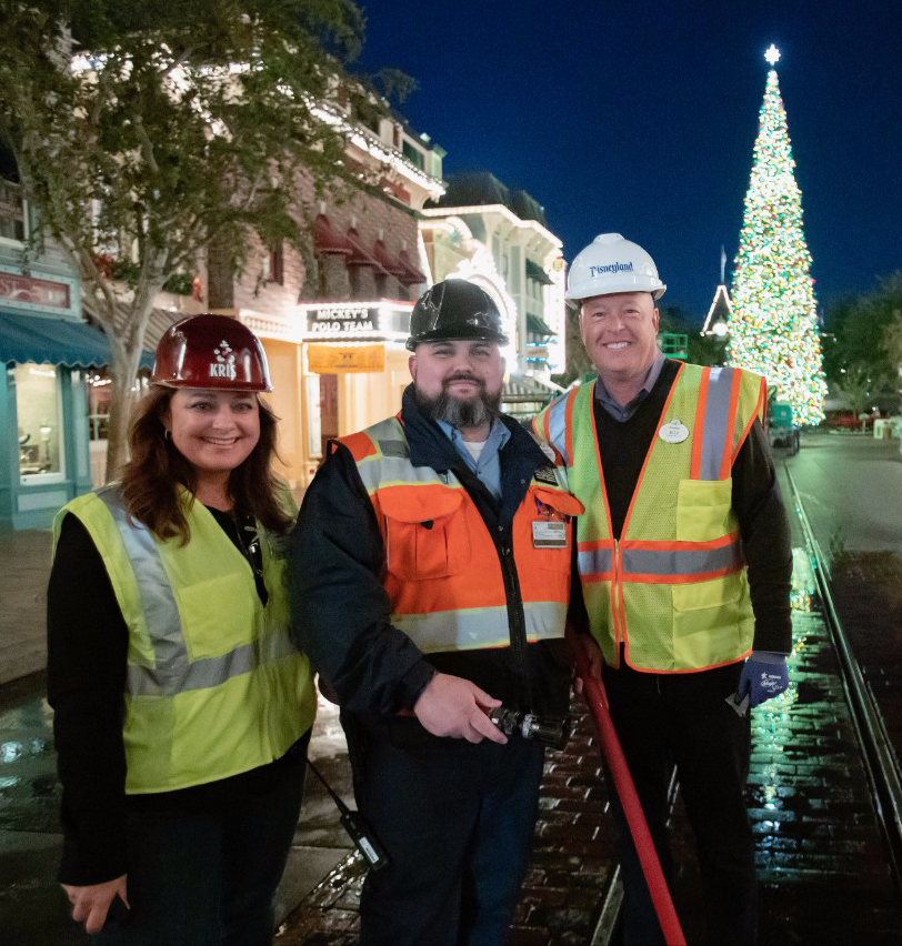 Disneyland's tweet photo. The #HolidaysBeginHere at the Disneyland Resort starting Nov. 8! Bob Chapek, Chairman of Disney Parks, Experiences and Products, joined Disneyland Resort Cast Members as they finished decorating the 60-foot tall Christmas tree on Main Street, U.S.A.! https://t.co/COTuyM4nVx