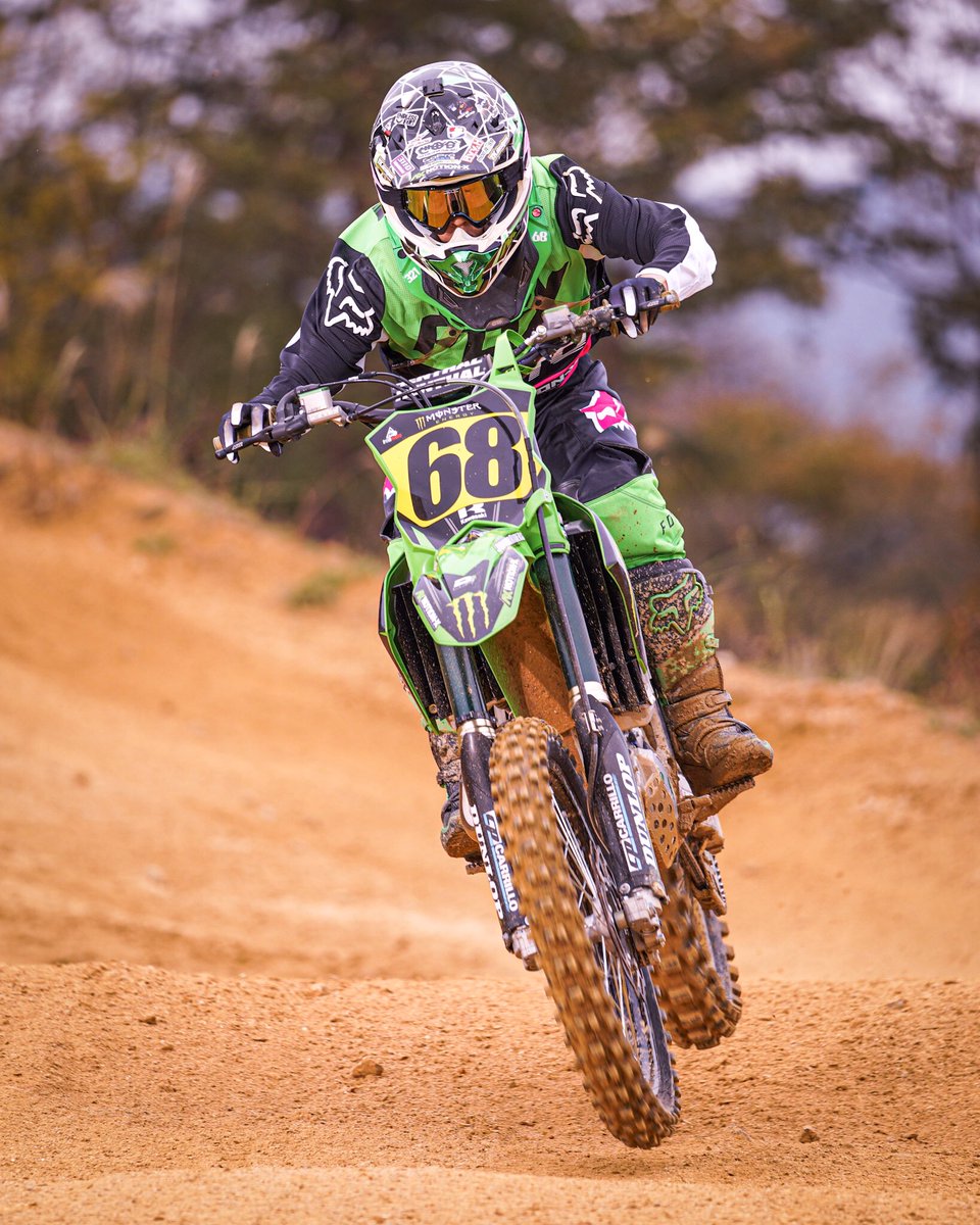 kjm48nx's tweet image. NOTION-X &amp;amp; 肘爆Photo
フォトセッション1
#notionx #肘爆photo