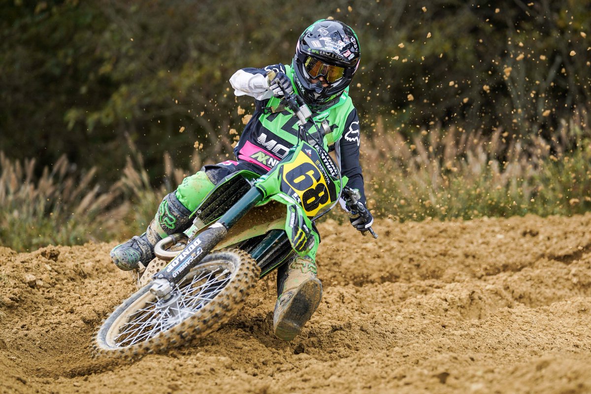 kjm48nx's tweet image. NOTION-X &amp;amp; 肘爆Photo
フォトセッション1
#notionx #肘爆photo