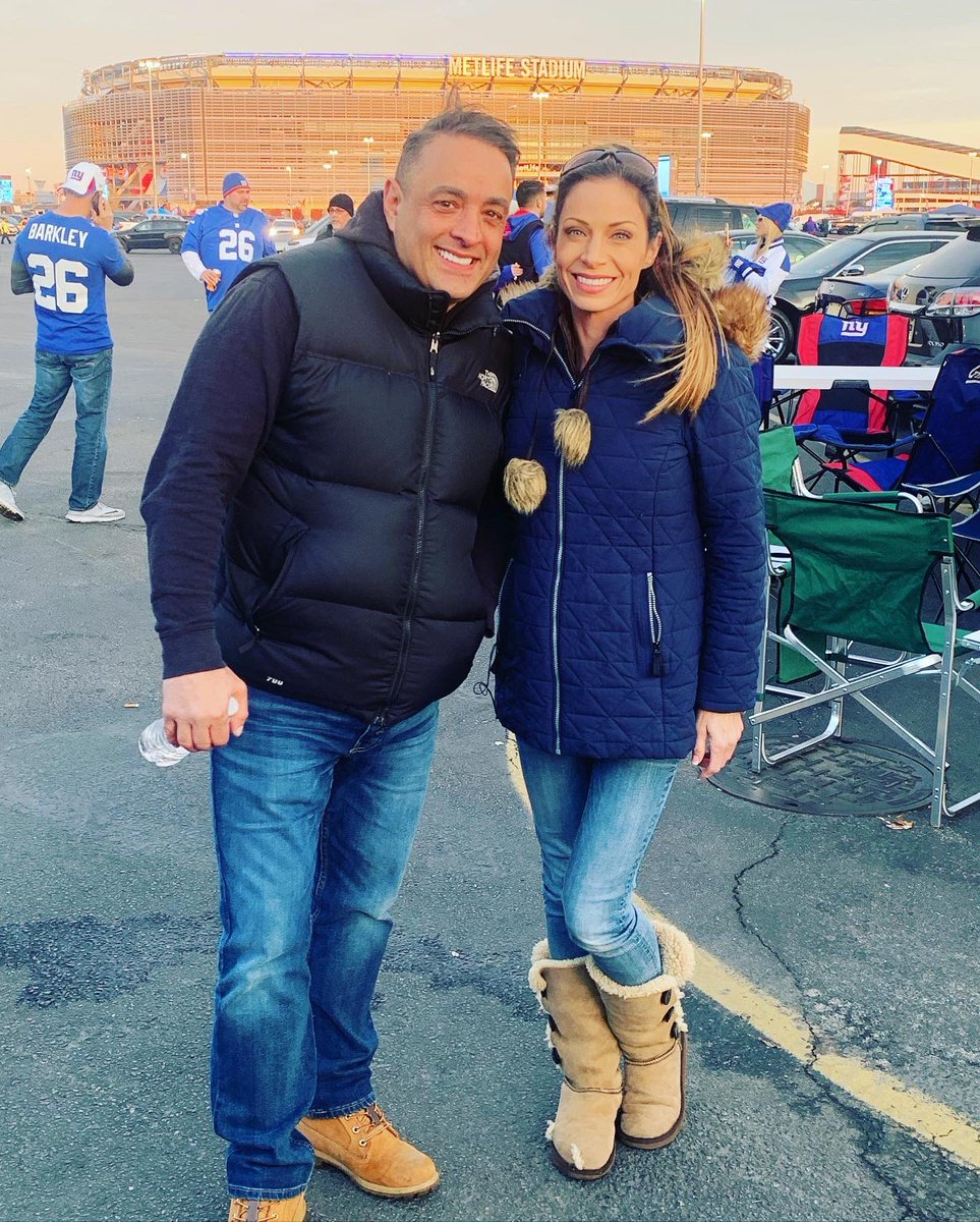 JillNicolini's tweet image. Back @MetLifeStadium rocking the #rippedboot👢@Giants verse @dallascowboys 👢 @PIX11News #pregameshow &amp;amp; 5/6 o’clock news 📺  @Bobby247