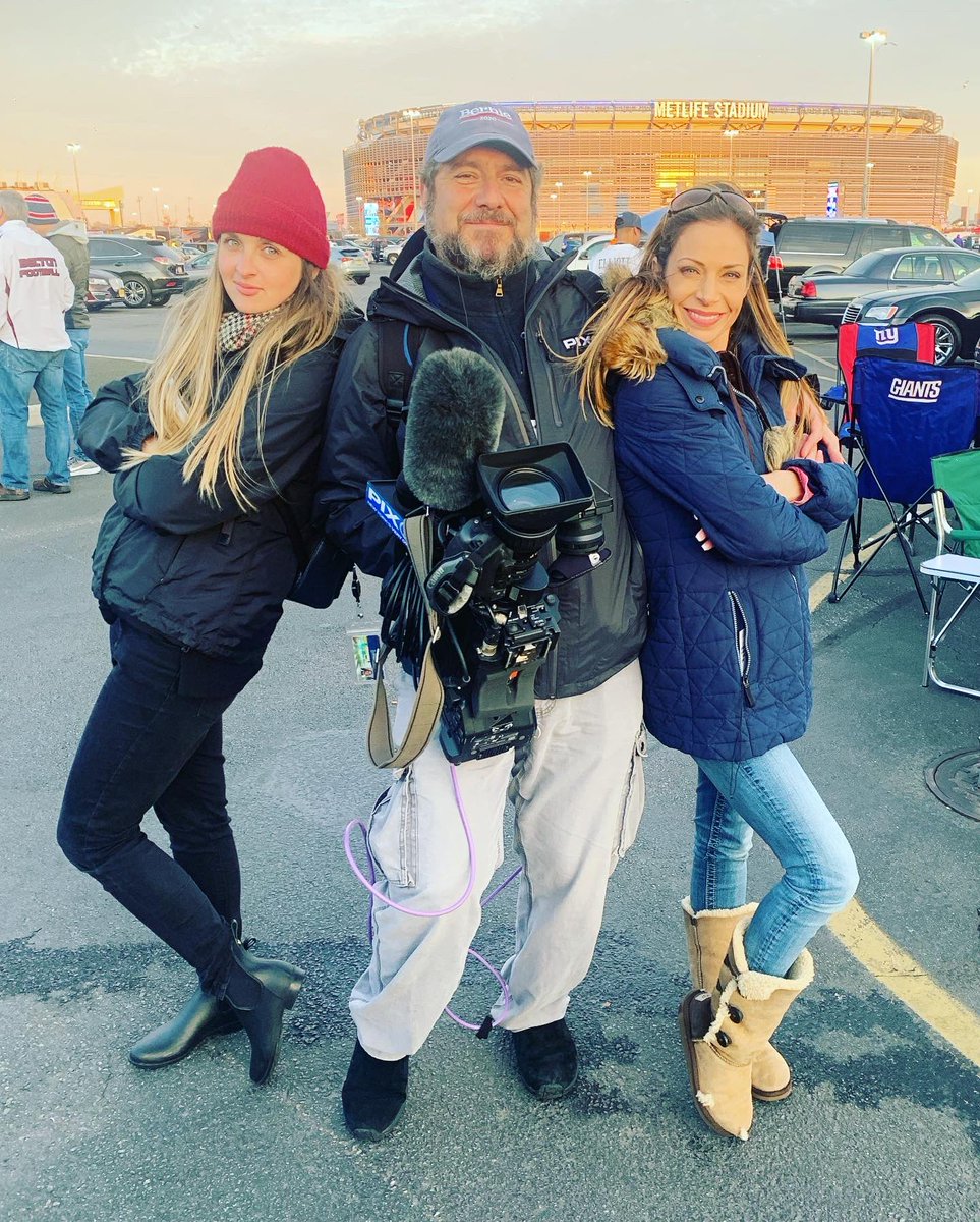 JillNicolini's tweet image. Back @MetLifeStadium rocking the #rippedboot👢@Giants verse @dallascowboys 👢 @PIX11News #pregameshow &amp;amp; 5/6 o’clock news 📺  @Bobby247
