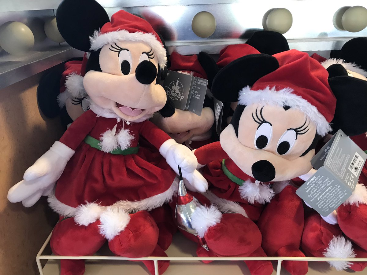 REPOST! Who else loves Magic Kingdom during Christmas?!  

Livi also meets some of her fave princesses😍

youtu.be/MjkwOcrdJhs

#disney #disneyworld #mainstreet #mainstreetusa #christmas #christmasdecor #disneychristmas #christmasdecorations #dumbo #rapunzel #tiana