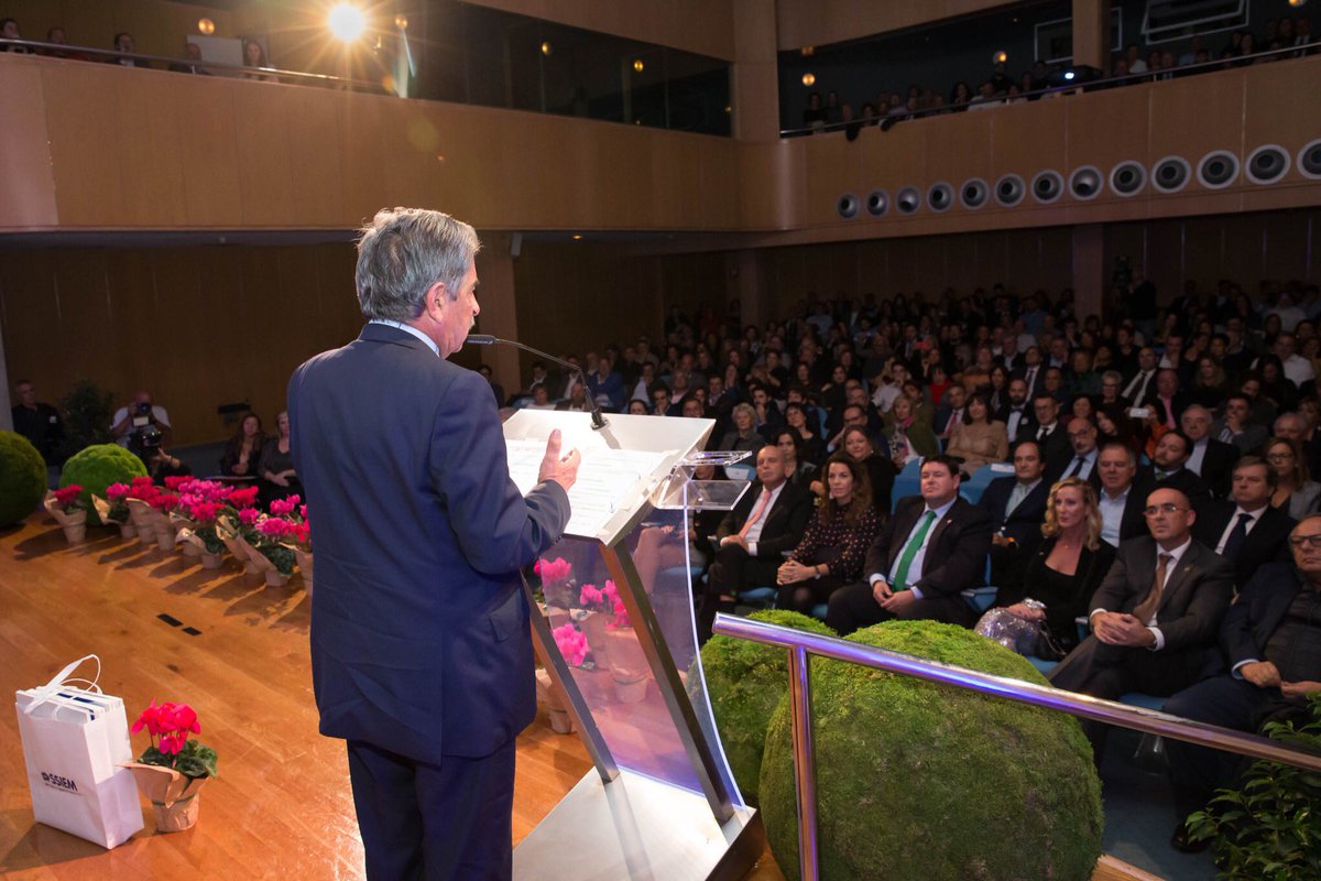 cantabriaes's tweet photo. .@RevillaMiguelA afirma que la marca #Cantabria "se está consolidando para toda la vida" y agradece la contribución del sector en la gala anual de @hosteleriacant, que ha concedido el premio #Horeca2019 al @PCabarceno 👉https://t.co/wUoAokfVix https://t.co/75XeMuZhaA