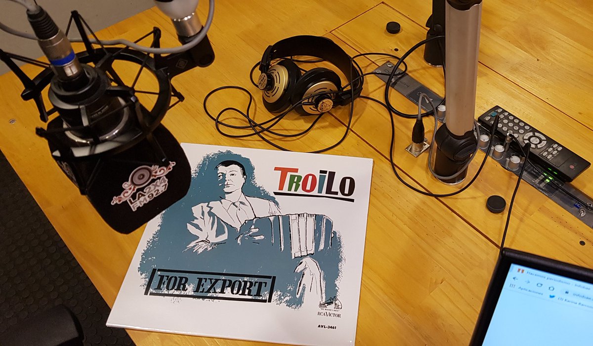 luisformento's tweet image. Gracias Francisco querido! y a toda la familia de @anibaltroilo en el aire de @la2x4 #PorLaVuelta LP #Vinilo disco del genial #Pichuco grabado y editado en 1963 con la orquesta adaptada para sonido estereo, una joya de la #Musica y el #Tango ahora 2019 remasterizado 👏👏👏