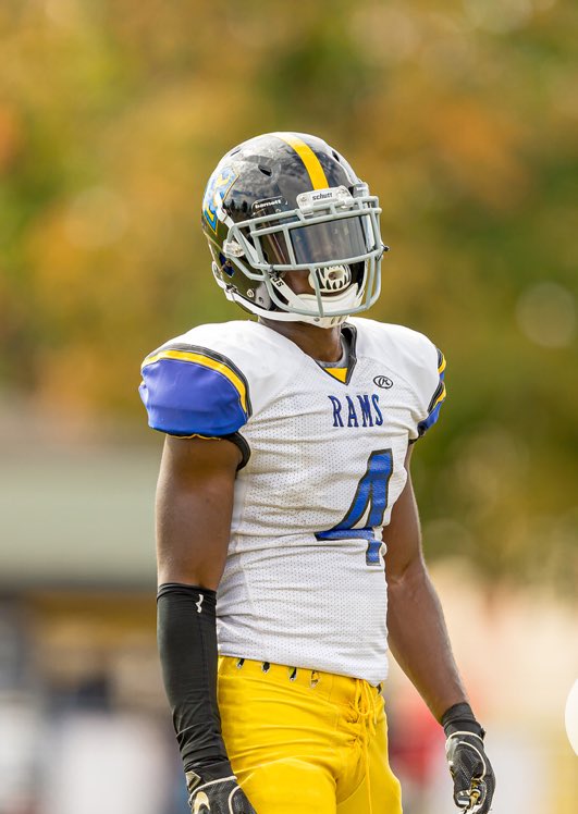 DWashington_4's tweet photo. We fought hard this season...sad to say I played my last high school game Friday 💔 but it’s time for the next level I will be committing SOON‼️ @JPRockMO https://t.co/iNeUVTu25X