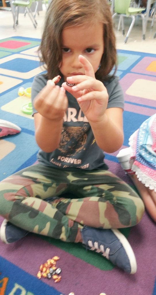 lwaterfield13's tweet image. This creative thinker sorted differently. She described to us that the pandas and monkeys had the same shape ears. 🐵🐼 #categorizing #howaretheysimilar?