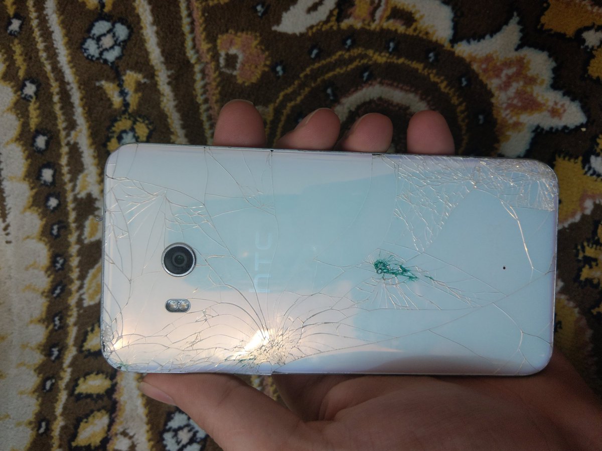 itsmustafakh's tweet photo. Will be always my favorite mobile phone #htc #htcmea #htcu11 https://t.co/YZqvW00pZb