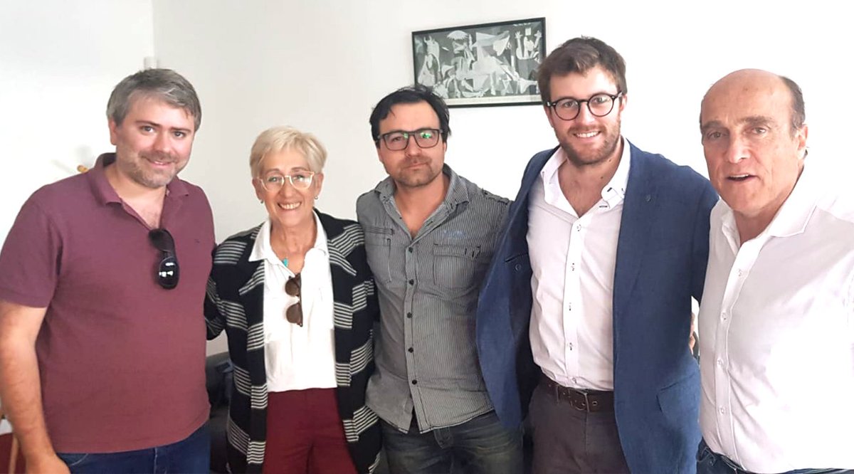 PDigitalUy's tweet photo. Desde el Partido Digital le presentamos el #ProgramaEntreTodos a @Dmartinez_uy y @LuisLacallePou y pedimos por más participación de la gente y transparencia en el próximo gobierno. Muchas gracias por la buena recepción.

¡Seguimos y seguiremos trabajando para impulsar tus ideas! https://t.co/KCKEKHbvz8