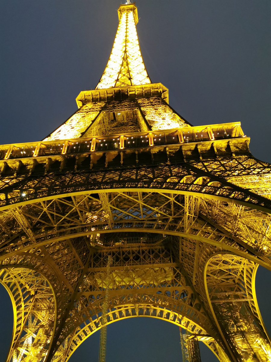 visitingFrance's tweet image. ✨🗼✨Golden @LaTourEiffel 💓
@deliasailles
#باريس_بعيون_عربية 
#VisitingFrance 🇨🇵
#eiffelofficielle #ParisJeTaime